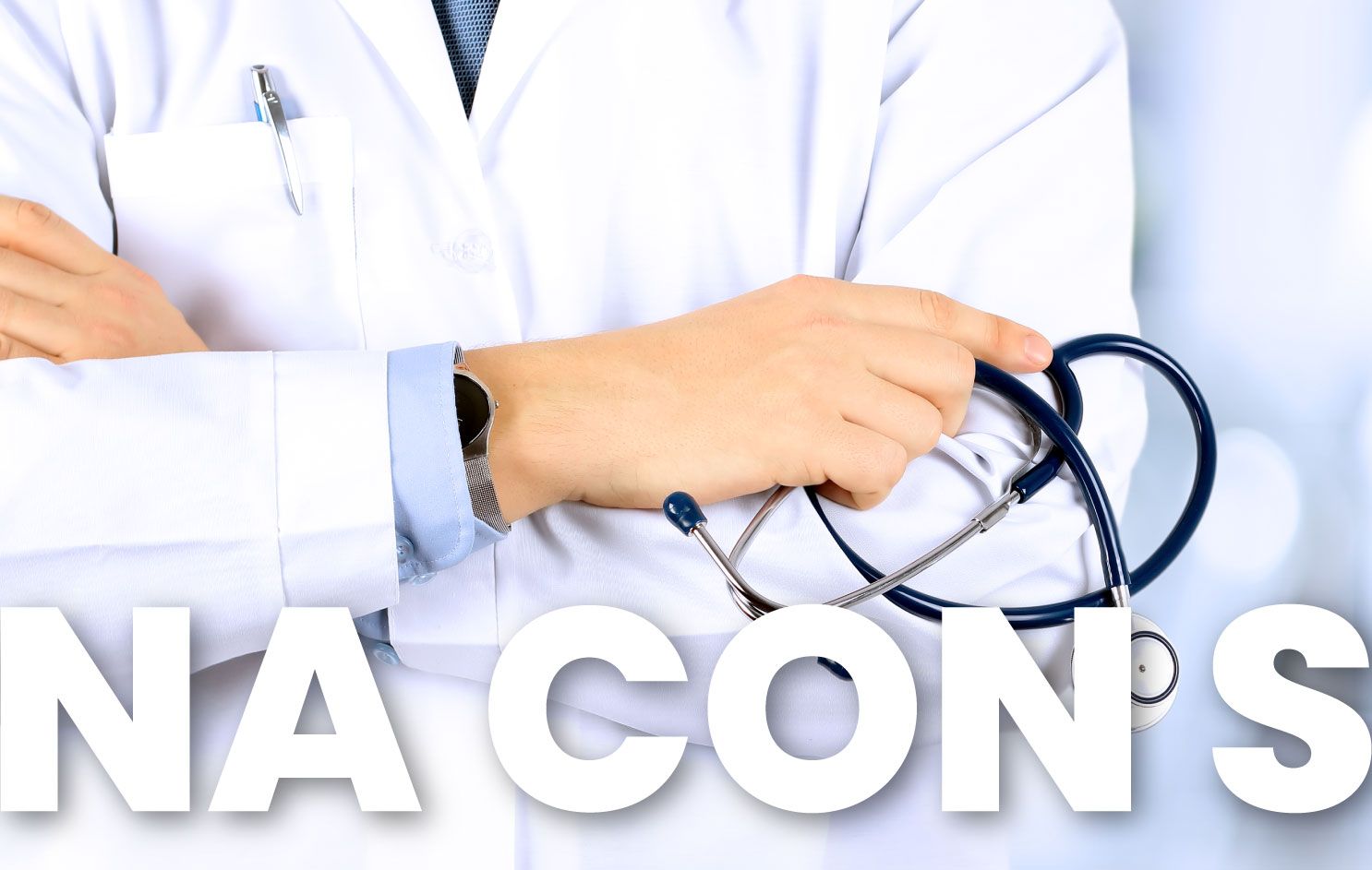 Medio plano de médico con fonendo en mano